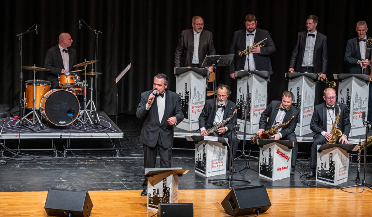 Viva Las Vegas - Werner Auer & Broadway Big Band